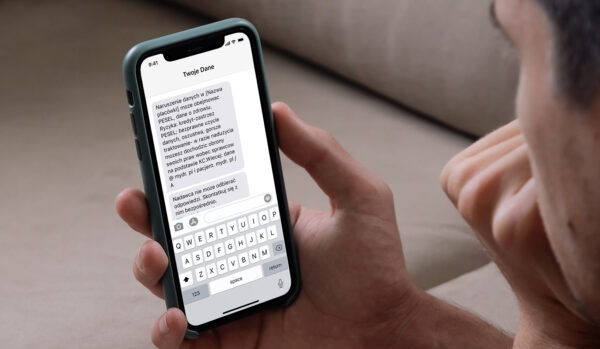 Ekran telefonu z SMS-em od nadawcy „Twoje Dane" o wycieku danych z MyDr